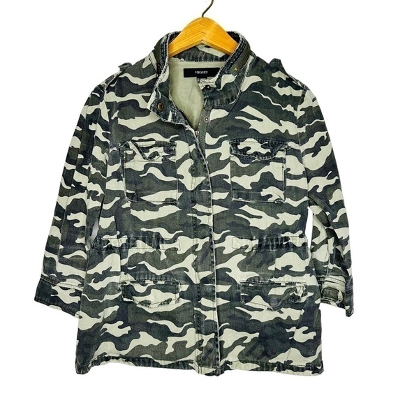 Forever 21 Jackets & Blazers - Forever 21 Green Army Camouflage Jacket Long Sleeve Full Zip Size M